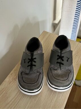 PUMA Toddlers slip on gray casual shoes